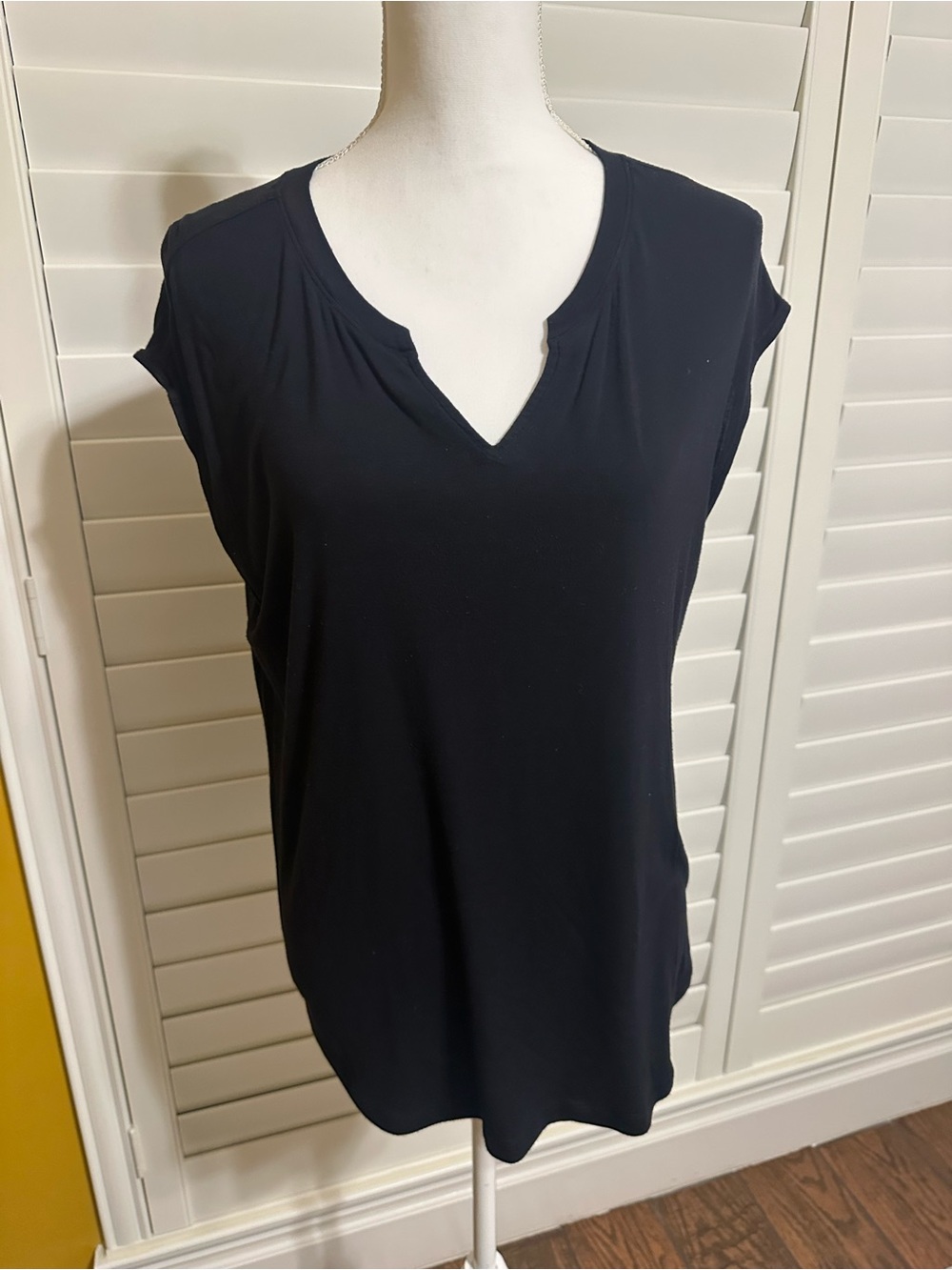 CAbi Black V-Neck Cap Sleeve Tank Top